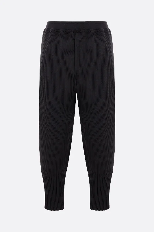 Men's High-Waisted Pants for a Retro StyleFluted rib knit tapered trousers