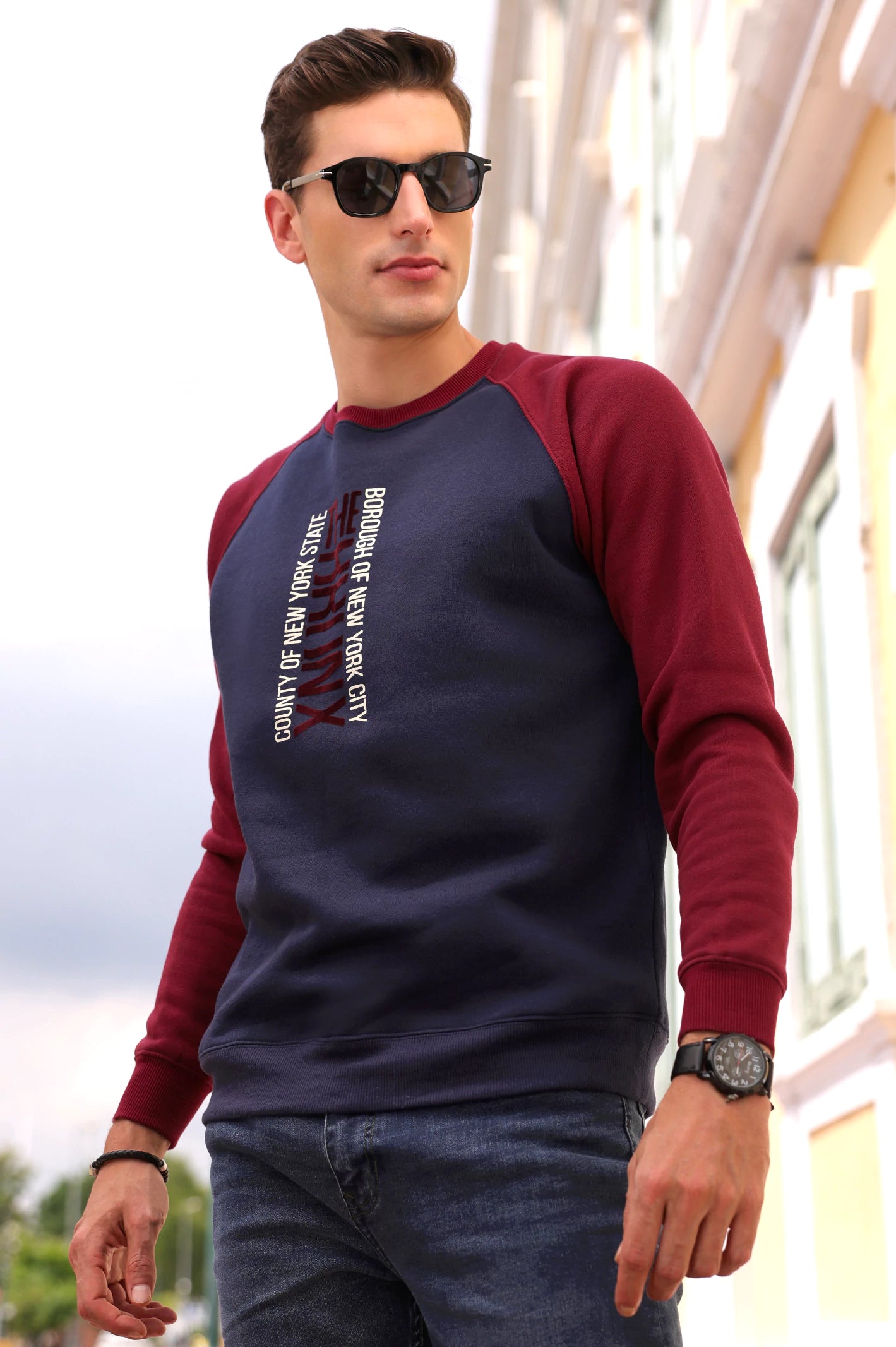 Weather-Resistant and Durable Men's SportswearNavy Blue Sweatshirt